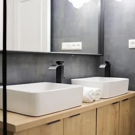 Beautiful And Stylish 2 Bedroom In The Center And In The Pedestrian Zone Apartment Pressburg