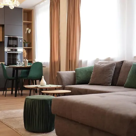 Beautiful And Stylish 2 Bedroom In The Center And In The Pedestrian Zone